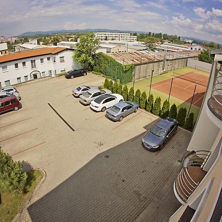 Hotel Eminent Zlate Moravce Luaran gambar