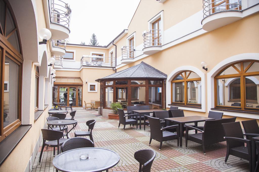 Hotel Eminent Zlate Moravce Luaran gambar