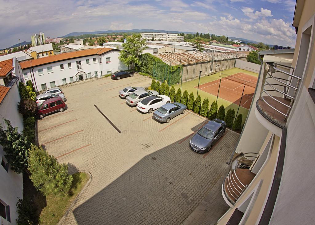 Hotel Eminent Zlate Moravce Luaran gambar