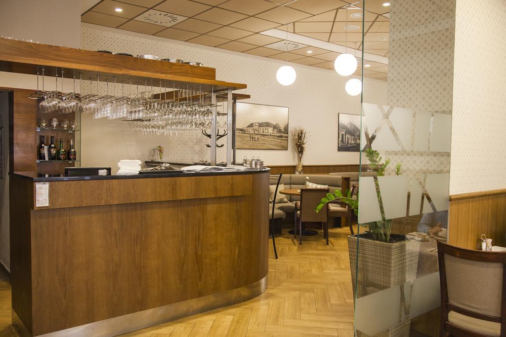Hotel Eminent Zlate Moravce Luaran gambar