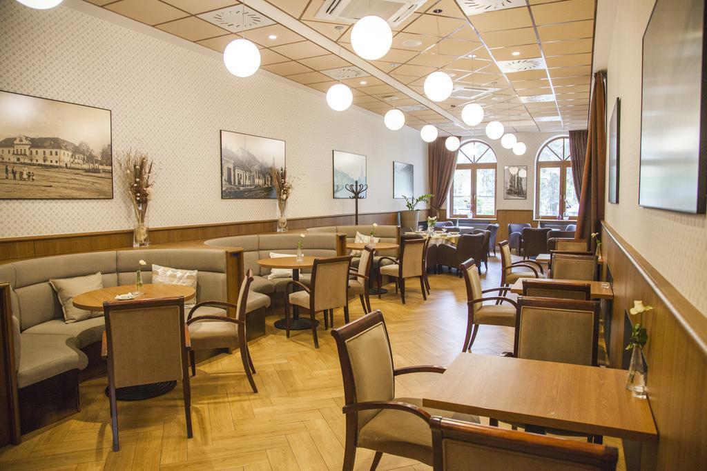 Hotel Eminent Zlate Moravce Luaran gambar